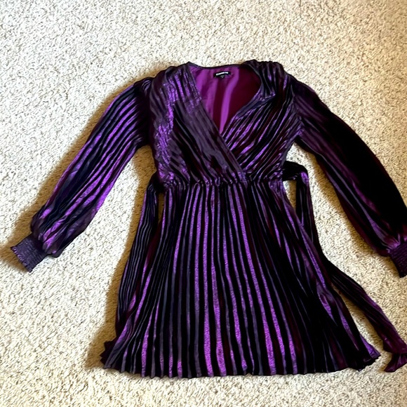 Purple float dress with long sleeve - Picture 1 of 2